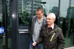 Amsterdam 5 april 2016
Rechtszaak Arrold v d Hurk bijgestaan door Peter Plasman tegen Miljoenenjacht. Linda de Mol werd gehoord als getuige. De dochter van Anita Meijer Patty de Leeuwe was advocaat van Linda.
De rechtszaak was in de rechtbank op de parnassusweg.