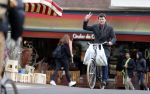 Amsterdam 23 maart 2016
Beau v Erven Dorens op de fiets in Amsterdam.