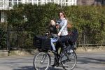 Amsterdam 12 maart 2016
Beertje v Beers met dochter op de fiets.