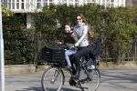 Amsterdam 12 maart 2016
Beertje v Beers met dochter op de fiets.