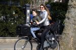 Amsterdam 12 maart 2016
Beertje v Beers met dochter op de fiets.