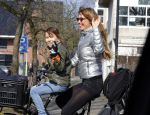 Amsterdam 12 maart 2016
Beertje v Beers met dochter op de fiets.