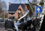 Amsterdam 12 maart 2016
Beertje v Beers met dochter op de fiets.