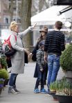 Amsterdam 22 maart 2016
Bridget Maasland met zoontje Mees op de fiets.