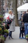 Amsterdam 22 maart 2016
Bridget Maasland met zoontje Mees op de fiets.