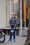 Amsterdam 22 maart 2016
Bridget Maasland met zoontje Mees op de fiets.