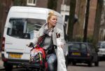 Amsterdam 22 maart 2016
Bridget Maasland met zoontje Mees op de fiets.