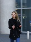 Schiphol 8 februari 2016
Christie Bokma verlaat het sheraton hotel op schiphol. Rafael v d Vaart liep binnendoor naar de vertrekhal.