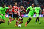 Eindhoven, 20 Maart 2016 Kompetitiewedstrijd PSV-AJAX, eindstand 0-2
Davy Propper in duel met Nemanja Gudelj