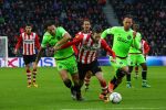 Eindhoven, 20 Maart 2016 Kompetitiewedstrijd PSV-AJAX, eindstand 0-2
Davy Propper in duel met Nemanja Gudelj
