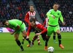 Eindhoven, 20 Maart 2016 Kompetitiewedstrijd PSV-AJAX, eindstand 0-2
Davy Propper in duel met Nemanja Gudelj