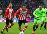 Eindhoven, 20 Maart 2016 Kompetitiewedstrijd PSV-AJAX, eindstand 0-2
Davy Propper in duel met Nemanja Gudelj