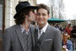 Amsterdam 9 april 2016 
Bijeenkomst van deelnemers aan het eurovision songfestival in het vondelpark.
Douwe Bob is de nederlandse inzending. manager en producer Matthijs v Duijvenbode