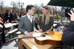 Amsterdam 9 april 2016 
Bijeenkomst van deelnemers aan het eurovision songfestival in het vondelpark.
Douwe Bob is de nederlandse inzending.