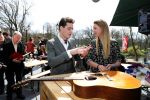 Amsterdam 9 april 2016 
Bijeenkomst van deelnemers aan het eurovision songfestival in het vondelpark.
Douwe Bob is de nederlandse inzending.