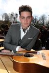 Amsterdam 9 april 2016 
Bijeenkomst van deelnemers aan het eurovision songfestival in het vondelpark.
Douwe Bob is de nederlandse inzending.