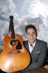 Amsterdam 9 april 2016 
Bijeenkomst van deelnemers aan het eurovision songfestival in het vondelpark.
Douwe Bob is de nederlandse inzending.