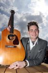 Amsterdam 9 april 2016 
Bijeenkomst van deelnemers aan het eurovision songfestival in het vondelpark.
Douwe Bob is de nederlandse inzending.