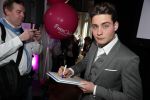 Amsterdam 9 april 2016 
Bijeenkomst van deelnemers aan het eurovision songfestival in het vondelpark.
Douwe Bob is de nederlandse inzending.