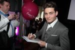 Amsterdam 9 april 2016 
Bijeenkomst van deelnemers aan het eurovision songfestival in het vondelpark.
Douwe Bob is de nederlandse inzending.