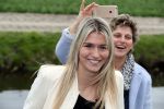 Lisse 9 april 2016
Doop van tulip Estavana Polman in de keukenhof. Estavana is de nieuwe vriendin van Rafael v d Vaart. Haar ouders zijn ook aanwezig.