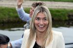 Lisse 9 april 2016
Doop van tulip Estavana Polman in de keukenhof. Estavana is de nieuwe vriendin van Rafael v d Vaart. Haar ouders zijn ook aanwezig.