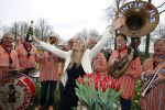 Lisse 9 april 2016
Doop van tulip Estavana Polman in de keukenhof. Estavana is de nieuwe vriendin van Rafael v d Vaart. Haar ouders zijn ook aanwezig.