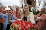 Lisse 9 april 2016
Doop van tulip Estavana Polman in de keukenhof. Estavana is de nieuwe vriendin van Rafael v d Vaart. Haar ouders zijn ook aanwezig.