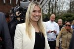 Lisse 9 april 2016
Doop van tulip Estavana Polman in de keukenhof. Estavana is de nieuwe vriendin van Rafael v d Vaart. Haar ouders zijn ook aanwezig.
