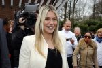 Lisse 9 april 2016
Doop van tulip Estavana Polman in de keukenhof. Estavana is de nieuwe vriendin van Rafael v d Vaart. Haar ouders zijn ook aanwezig.