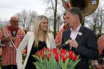 Lisse 9 april 2016
Doop van tulip Estavana Polman in de keukenhof. Estavana is de nieuwe vriendin van Rafael v d Vaart. Haar ouders zijn ook aanwezig.