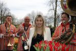 Lisse 9 april 2016
Doop van tulip Estavana Polman in de keukenhof. Estavana is de nieuwe vriendin van Rafael v d Vaart. Haar ouders zijn ook aanwezig.