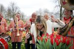Lisse 9 april 2016
Doop van tulip Estavana Polman in de keukenhof. Estavana is de nieuwe vriendin van Rafael v d Vaart. Haar ouders zijn ook aanwezig.