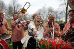 Lisse 9 april 2016
Doop van tulip Estavana Polman in de keukenhof. Estavana is de nieuwe vriendin van Rafael v d Vaart. Haar ouders zijn ook aanwezig.