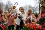 Lisse 9 april 2016
Doop van tulip Estavana Polman in de keukenhof. Estavana is de nieuwe vriendin van Rafael v d Vaart. Haar ouders zijn ook aanwezig.