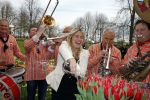 Lisse 9 april 2016
Doop van tulip Estavana Polman in de keukenhof. Estavana is de nieuwe vriendin van Rafael v d Vaart. Haar ouders zijn ook aanwezig.