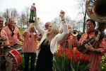Lisse 9 april 2016
Doop van tulip Estavana Polman in de keukenhof. Estavana is de nieuwe vriendin van Rafael v d Vaart. Haar ouders zijn ook aanwezig.