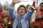 Lisse 9 april 2016
Doop van tulip Estavana Polman in de keukenhof. Estavana is de nieuwe vriendin van Rafael v d Vaart. Haar ouders zijn ook aanwezig.