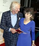Amsterdam 15 april 2016
Premiere Natiuonaal Ballet in de stopera.
Freek de Jonge en partner Hella Asser
