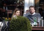 Amsterdam 17 maart 2016.
Georgina Verbaan en Patrick Martens op terras in Amsterdam.