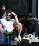 Amsterdam 10 april 2016
vlnr Achmed Akkabi Sef Geza Weisz en Gio op terras