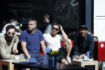 Amsterdam 10 april 2016
vlnr Achmed Akkabi Sef Geza Weisz en Gio op terras