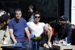 Amsterdam 10 april 2016
vlnr Achmed Akkabi Sef Geza Weisz en Gio op terras