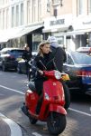 Amsterdam 14 maart 2016 
Gigi Ravelli op haar scooter op de pc hooftstraat