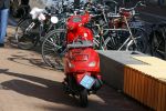 Amsterdam 14 maart 2016 
Gigi Ravelli op haar scooter op de pc hooftstraat