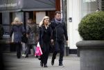 Amsterdam 21 maart 2016 
Gigi Ravelli met haar vriend Roger Hodenius op de cornelis schuytstraat