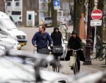 Amsterdam 23 maart 2016 
Gijs Staverman met (een) vriendin op de fiets in Amsterdam.