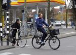 Amsterdam 23 maart 2016 
Gijs Staverman met (een) vriendin op de fiets in Amsterdam.