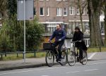 Amsterdam 23 maart 2016 
Gijs Staverman met (een) vriendin op de fiets in Amsterdam.