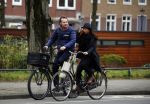 Amsterdam 23 maart 2016 
Gijs Staverman met (een) vriendin op de fiets in Amsterdam.